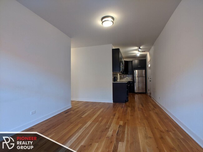 Foto del edificio - 2211 W Eastwood Ave