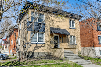 Building Photo - 390 Mackay St