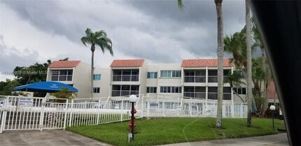 Building Photo - 120 Lakeview Dr