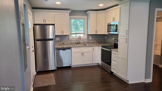 Building Photo - 103 Vandiver Ct