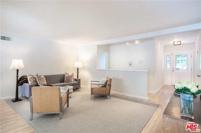 Foto del edificio - 3720 Ventura Canyon Ave