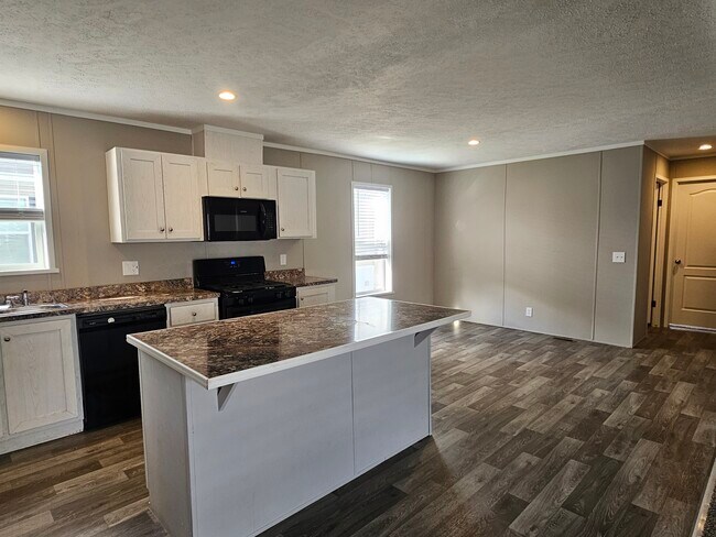 Building Photo - 299 Tamarack