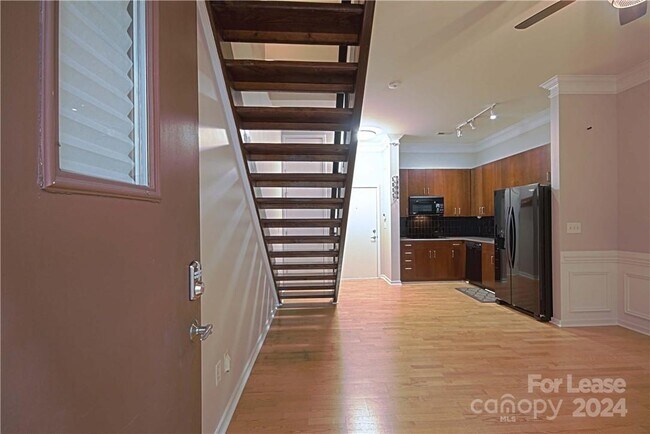 Building Photo - 2125 Southend Dr
