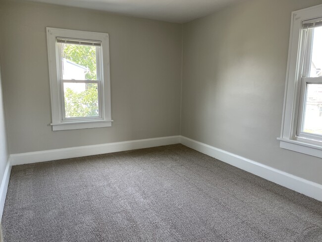 Foto del edificio - 556 1/2 Maple St