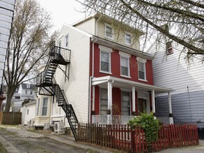 Building Photo - 1020 Ferry St