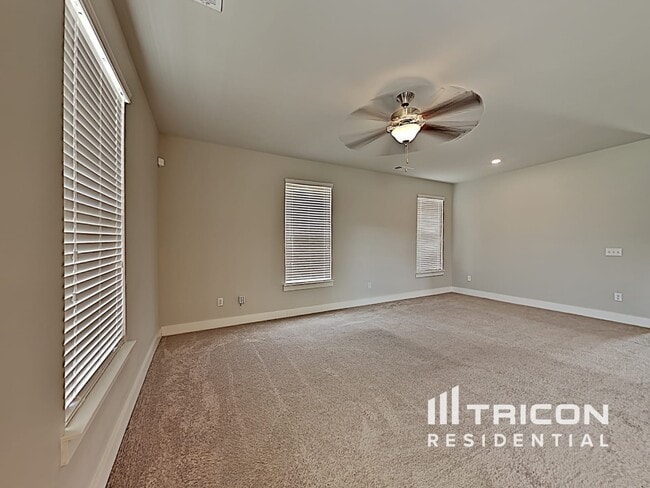 Building Photo - 4752 Kingdom Dr