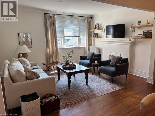 Photo du bâtiment - 285 King St W