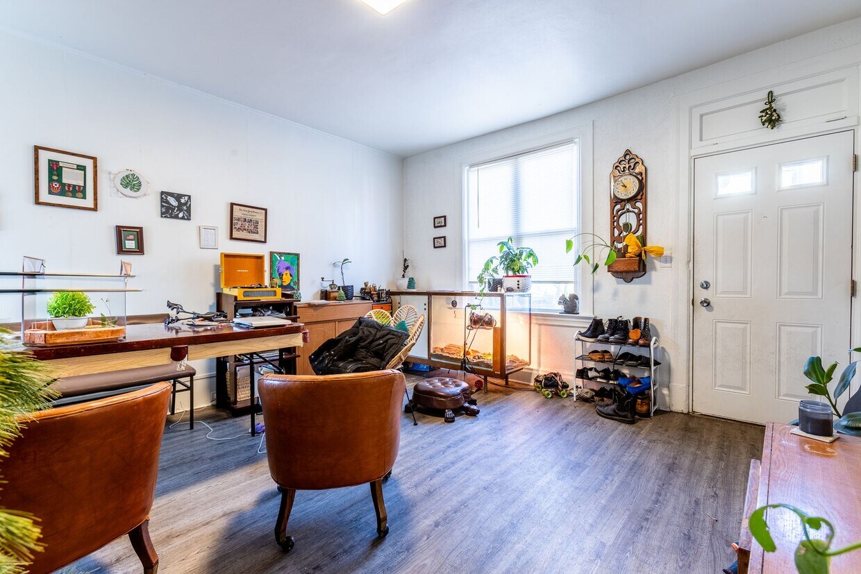 Available April 2026 - Updated Spacious 2 Bedroom Home in Allentown w/ Central A/C ! - Available April 2026 - Updated Spacious 2 Bedroom Home in Allentown w/ Central A/C !