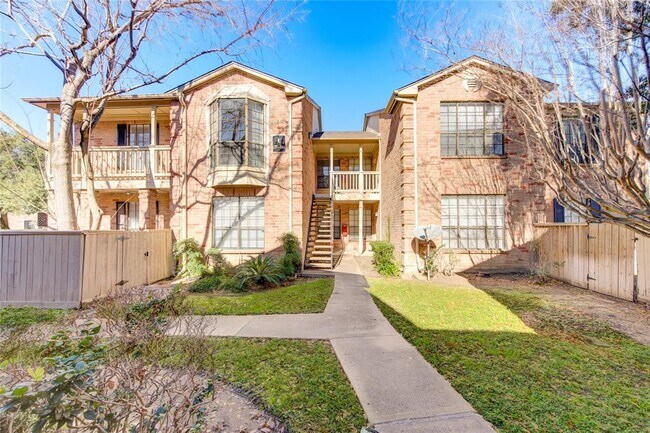 Building Photo - 2255 Braeswood Park Dr