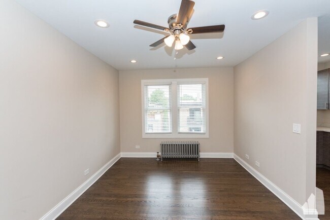 Foto del edificio - 1436 W Farragut Ave
