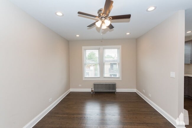Building Photo - 1436 W Farragut Ave