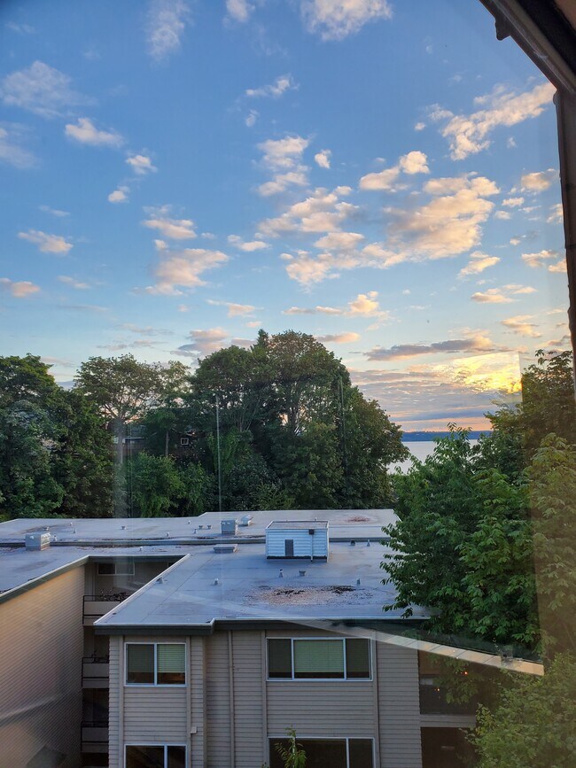 Foto del edificio - 7013 Seaview Terrace SW