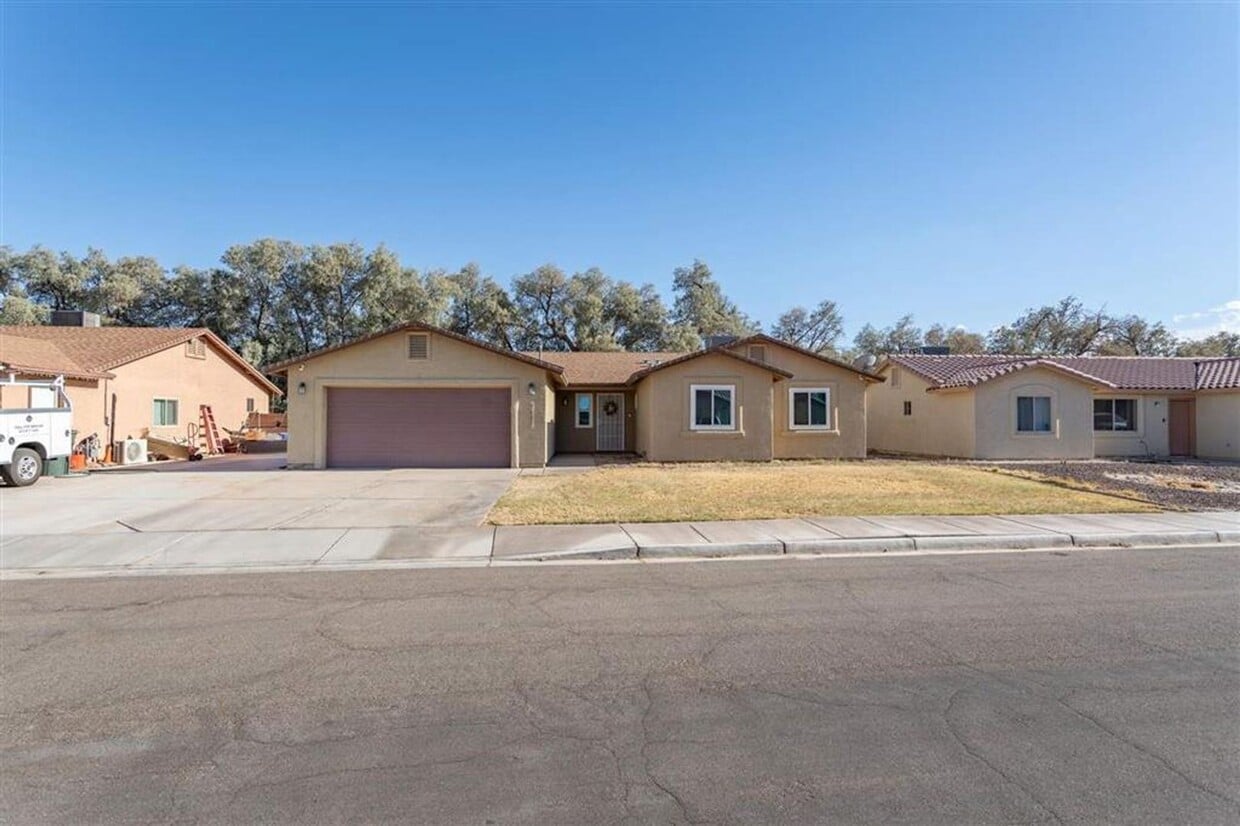 4 BEDROOM SOLAR HOME MOVE IN SPECIAL House Rental in Yuma, AZ