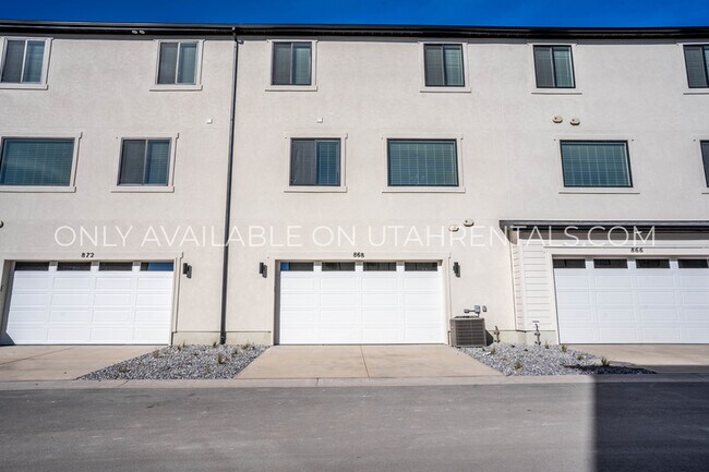 Building Photo - 868 W 540 S