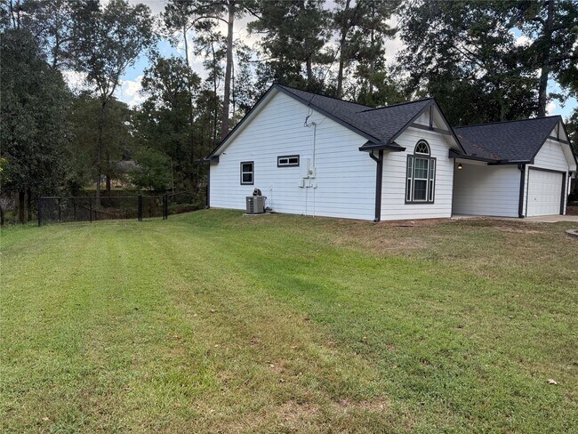 Building Photo - 10890 Royal Adrian Dr