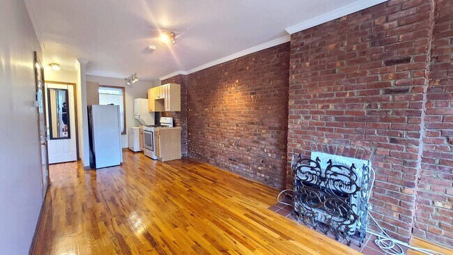 Building Photo - 216 6th St