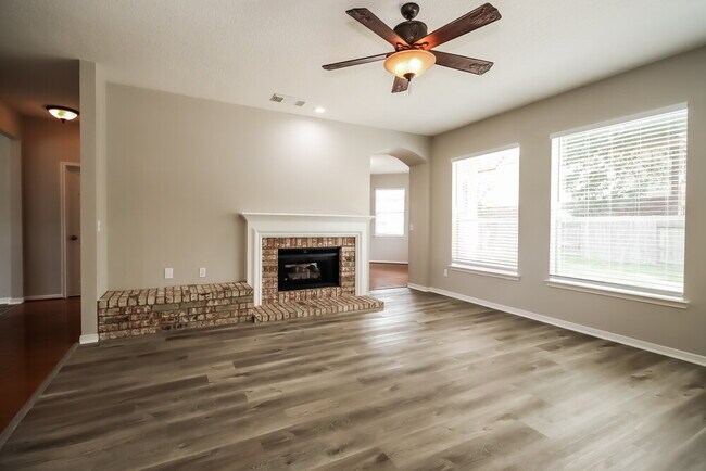 Foto del edificio - 19322 Oak Station Dr