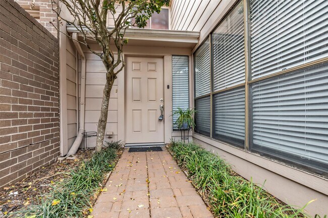 Foto del edificio - 13740 Hollowgreen Dr