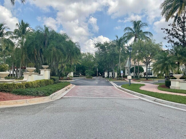 Foto del edificio - 4101 Myrtlewood Cir E