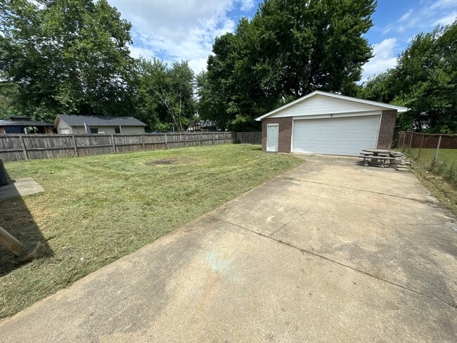 Building Photo - 9705 Turnpike View Dr