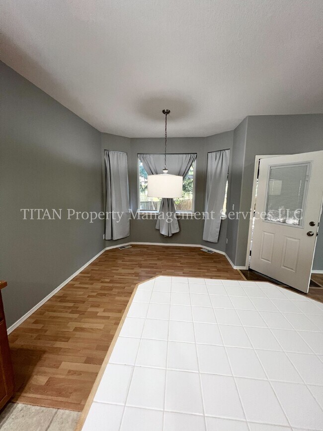 Building Photo - Charming 3 Bed, 2.5 Bath Oregon City Renta...