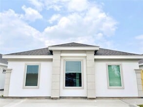 Building Photo - 15 Molino Dr