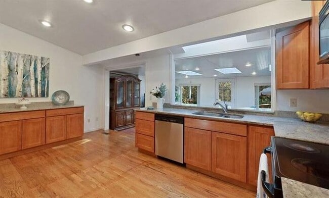 Foto del edificio - 8023 Yvonne Place Northwest, Silverdale, W...