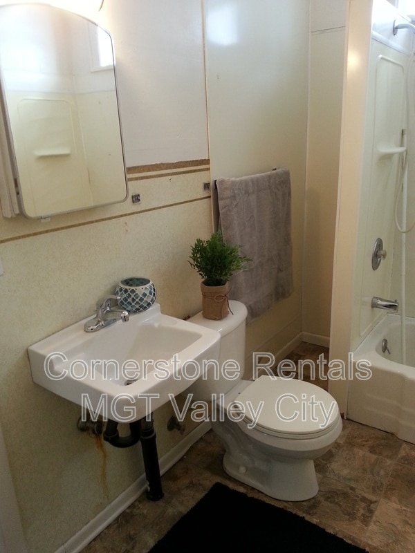 Building Photo - 309 College St SE