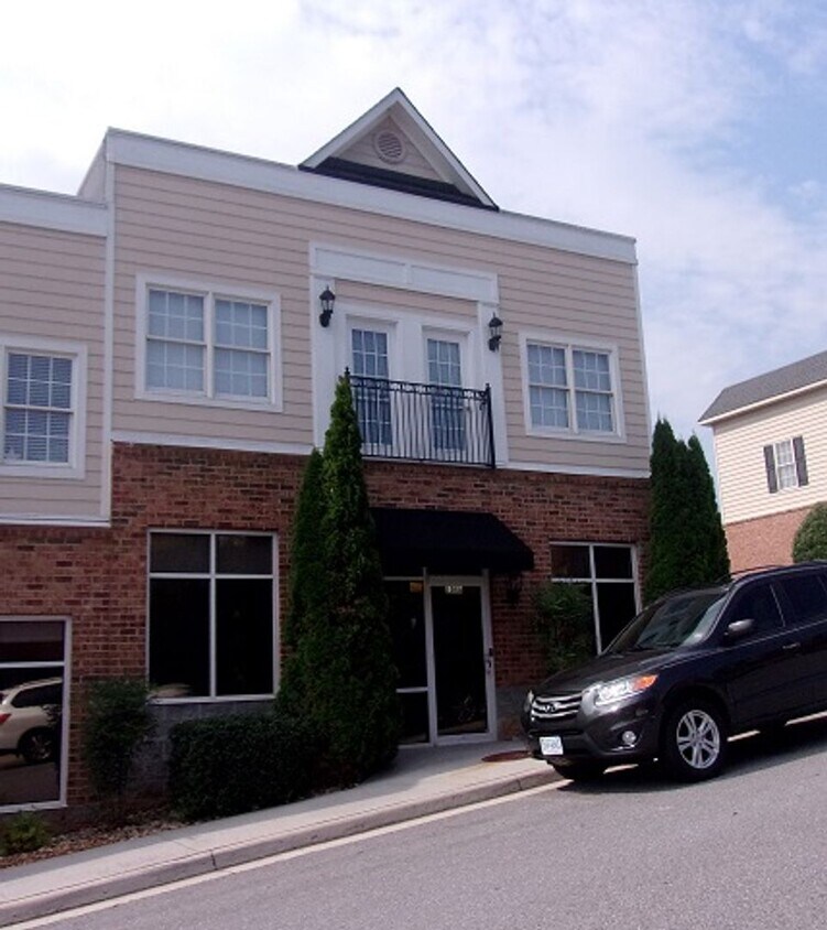 Foto principal - Upper Level Apartment in Wyndhurst