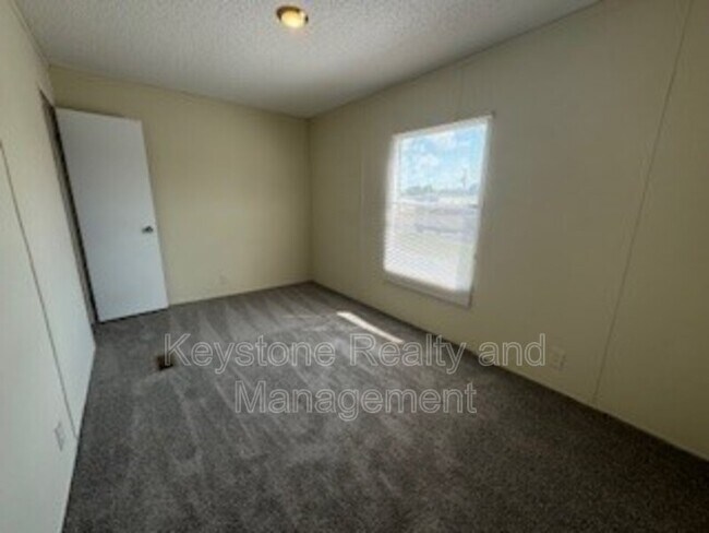 Foto del edificio - 822 Monroe Ln