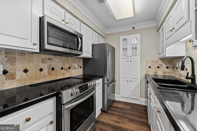 Foto del edificio - 1120 Highland Bluff Dr S E