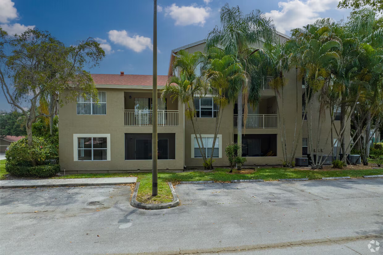 Primary Photo - 1760 Palm Cove Blvd