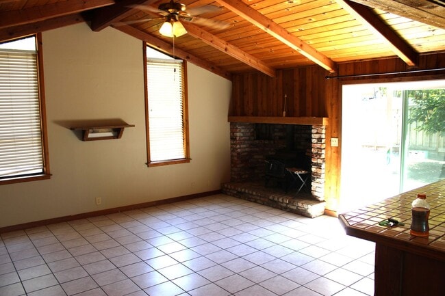 Photo - Charming 3 Bed 2 Bath House for lease.