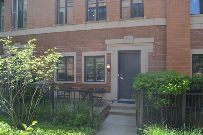 Foto del edificio - 1117 W Monroe St