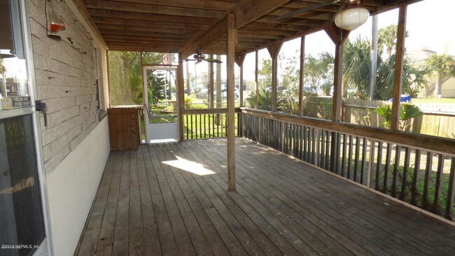 Building Photo - 208 12th Ave N