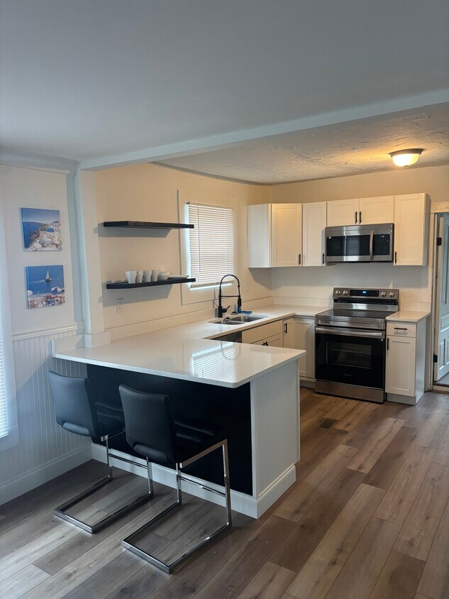Foto principal - 4529 Balcomb St