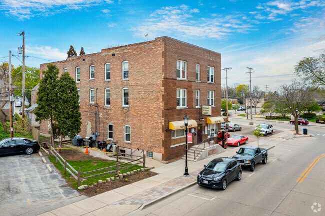 Building - Wisconsin House