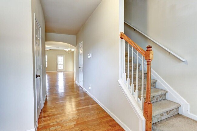 Building Photo - 5624 Moresby Ct