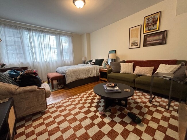 Building Photo - 29 Phillips St