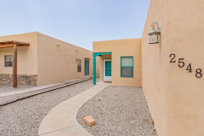 Foto del edificio - Beautiful 3 Bedroom/2 Bath Home