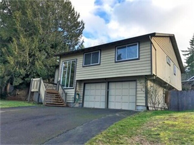 Building Photo - 13840 Crestview Cir NW