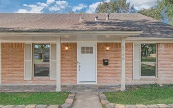 Building Photo - 5746 Cartagena St