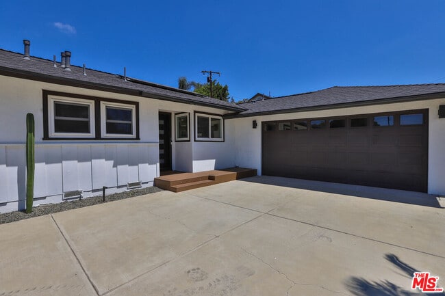 Foto del edificio - 12831 Red Hill Ave