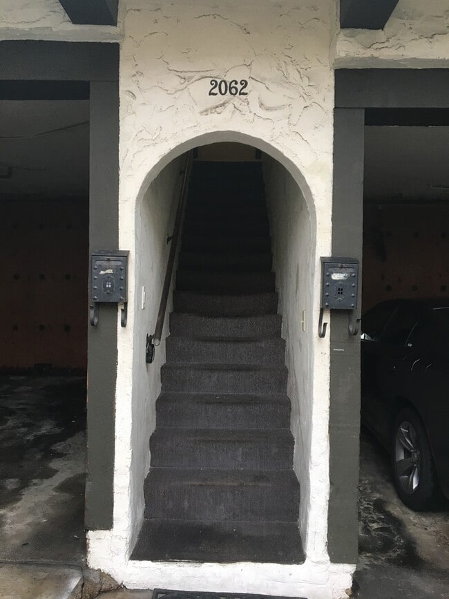 Building Photo - 2062 Argyle Ave