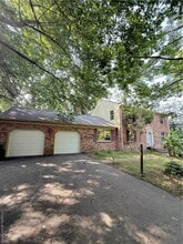 Building Photo - 239 E Queens Dr