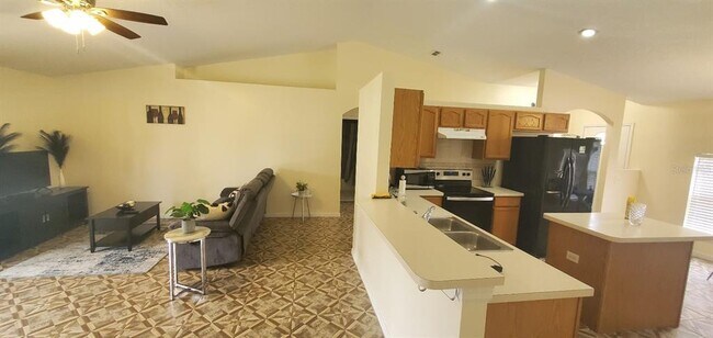 Building Photo - 39 Inconnu Dr