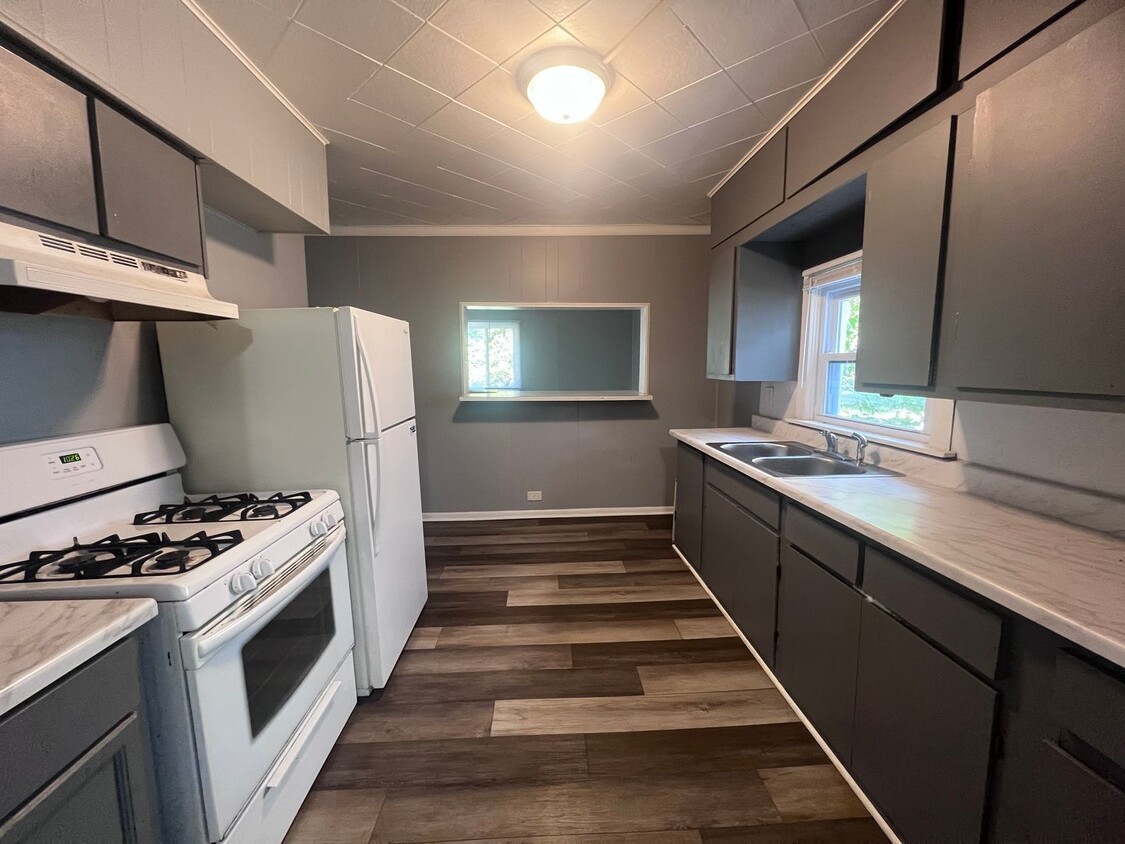 Primary Photo - Three Bedroom Single Family Located Near D...