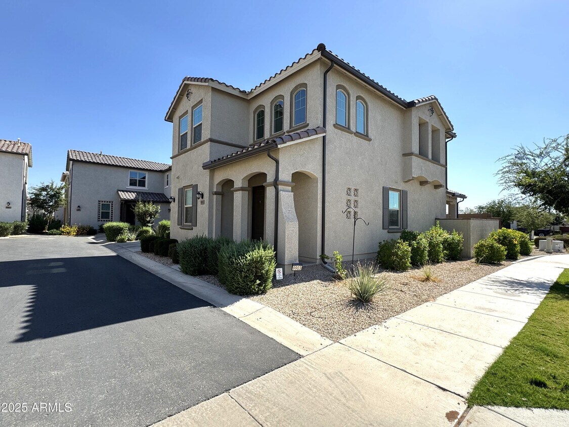 Primary Photo - 9903 E Tillman Ave