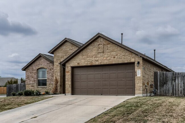 Foto del edificio - Charming 4BR/2BA One-Level Home with Moder...
