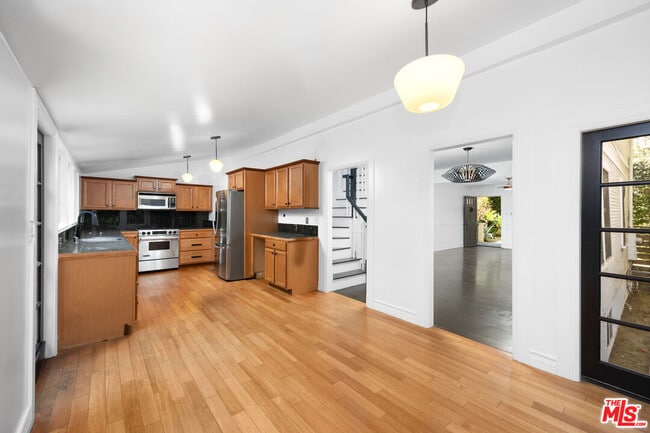 Building Photo - 9014 Harratt St